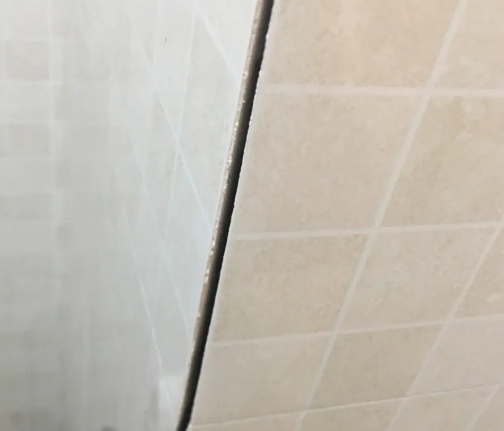 秦皇岛瓷砖空鼓维修公司分享阳台瓷砖脱落的修复过程可以分为以下几个步骤